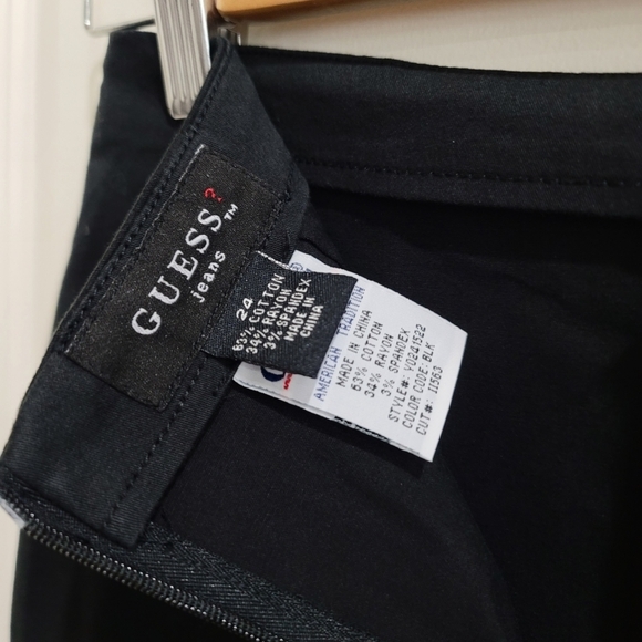 GUESS Embroidered Pencil Skirt โ Floral, Side Slits, Zip Back โ EUC โ Size 2 - Picture 12 of 16